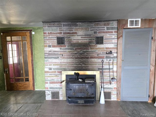6354 Bennett Lake Road, Fenton, MI 48430