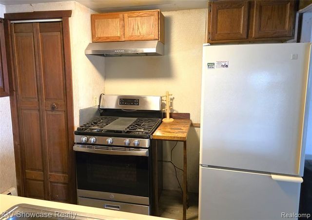 6354 Bennett Lake Road, Fenton, MI 48430