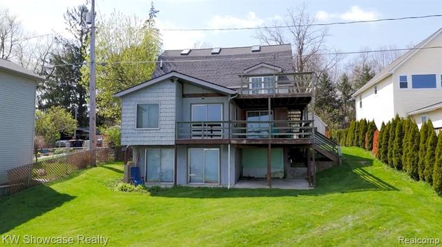 6354 Bennett Lake Road, Fenton, MI 48430
