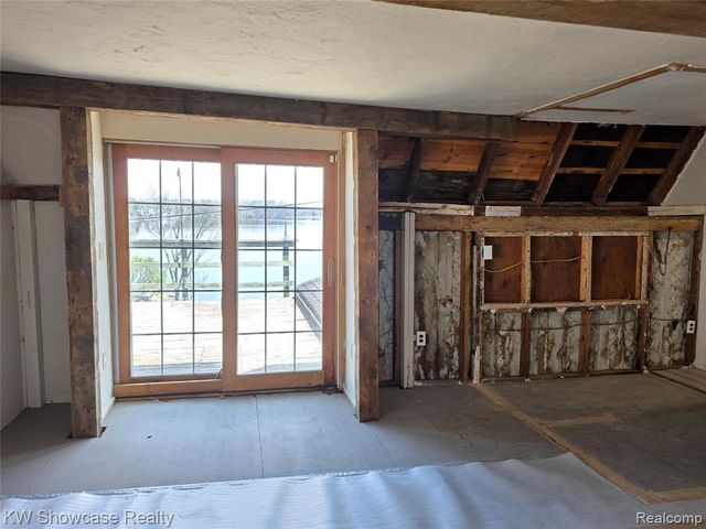 6354 Bennett Lake Road, Fenton, MI 48430
