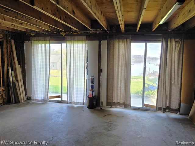 6354 Bennett Lake Road, Fenton, MI 48430