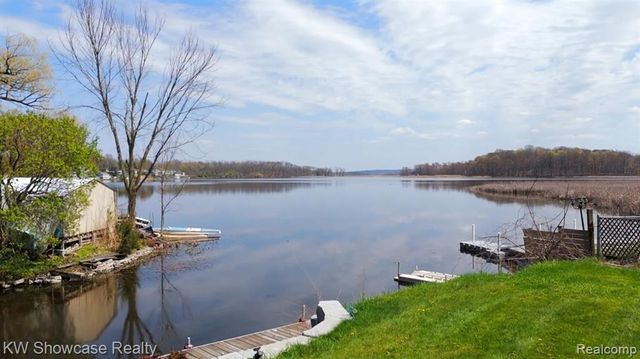 6354 Bennett Lake Road, Fenton, MI 48430