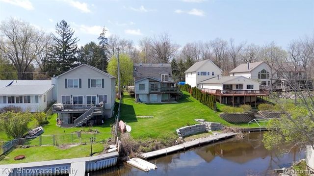 6354 Bennett Lake Road, Fenton, MI 48430