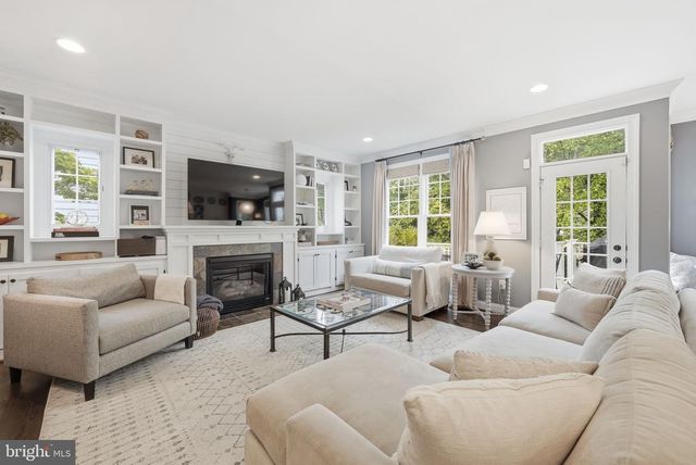 1527 N RANDOLPH ST, Arlington, VA 22207