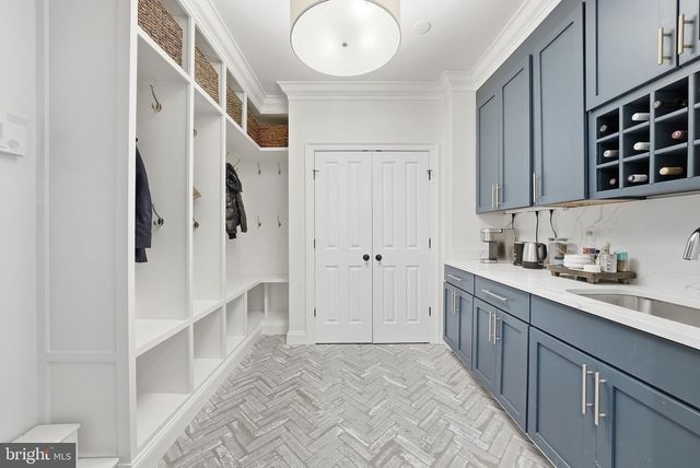 1527 N RANDOLPH ST, Arlington, VA 22207