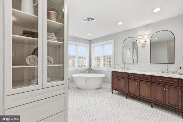 1527 N RANDOLPH ST, Arlington, VA 22207