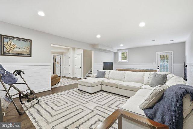 1527 N RANDOLPH ST, Arlington, VA 22207