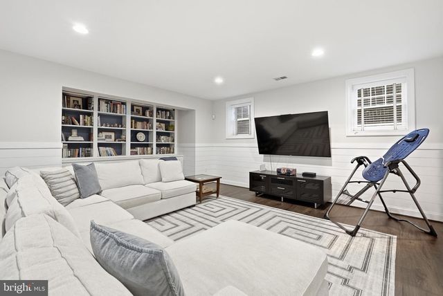 1527 N RANDOLPH ST, Arlington, VA 22207