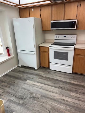 829 3RD AVENUE SW 2, Largo, FL 33770