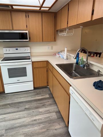 829 3RD AVENUE SW 2, Largo, FL 33770