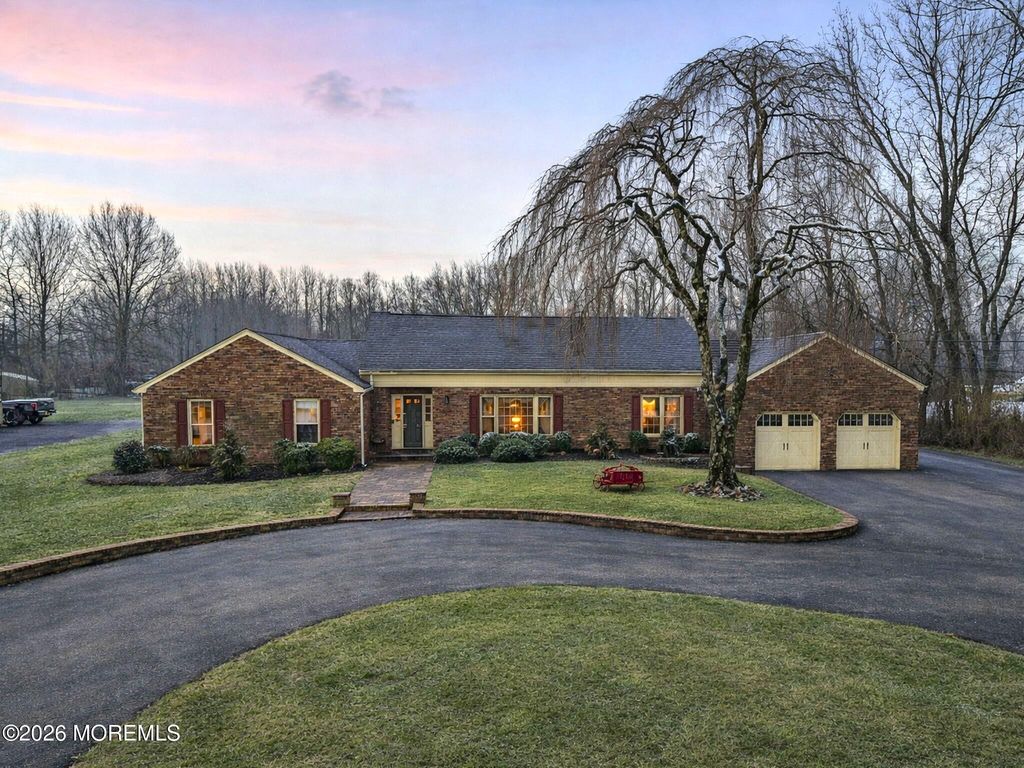 402 Main Street, Manalapan, NJ 07726