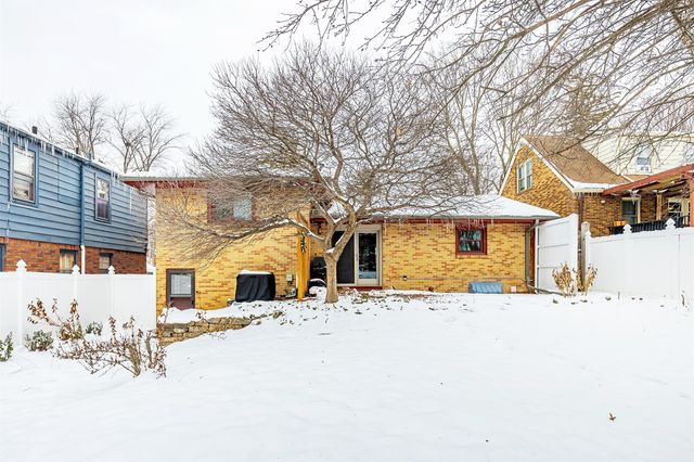 6428 Elmcrest Drive, Windsor Heights, IA 50324