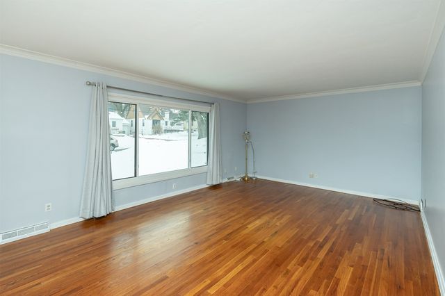 6428 Elmcrest Drive, Windsor Heights, IA 50324