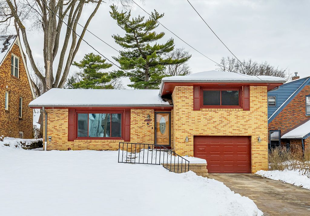 6428 Elmcrest Drive, Windsor Heights, IA 50324