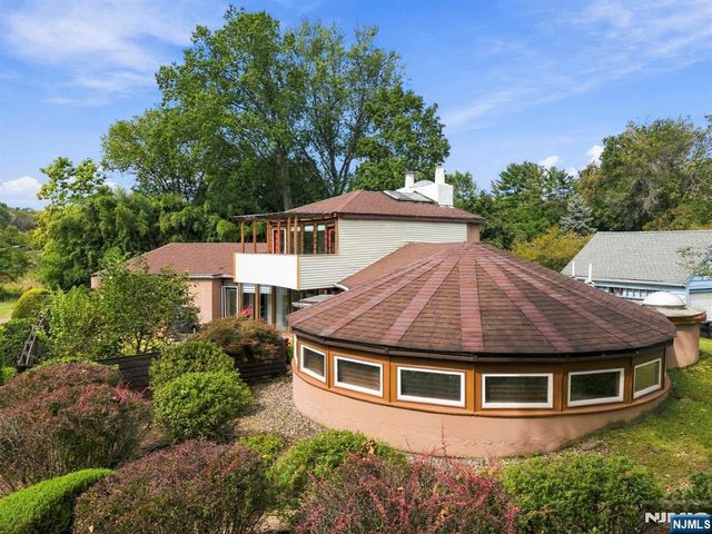387 Spring Valley Road, Paramus, NJ 07652