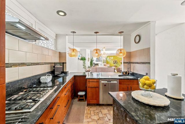 387 Spring Valley Road, Paramus, NJ 07652