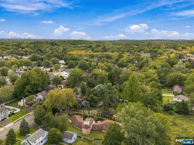 387 Spring Valley Road, Paramus, NJ 07652