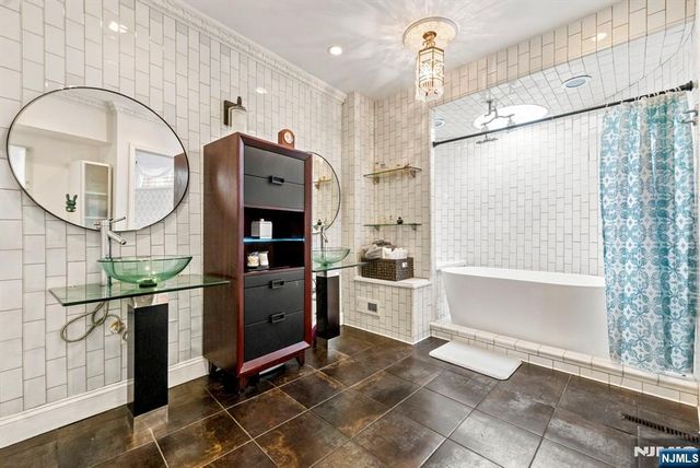 387 Spring Valley Road, Paramus, NJ 07652