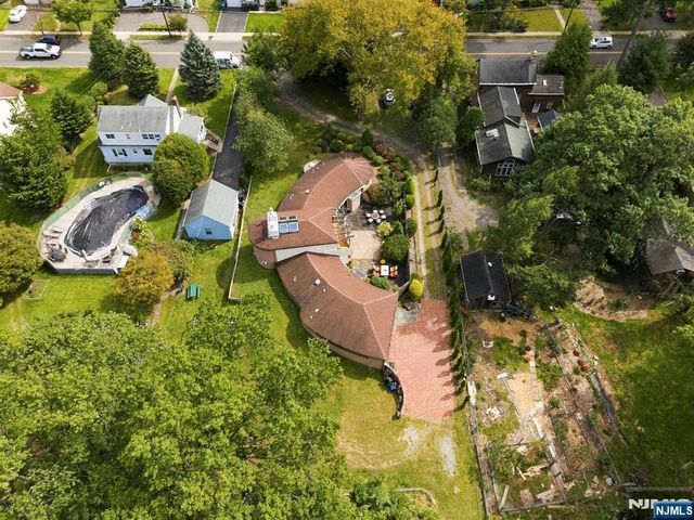 387 Spring Valley Road, Paramus, NJ 07652