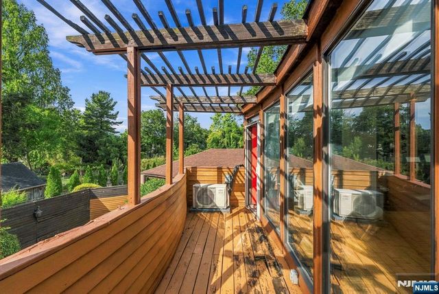 387 Spring Valley Road, Paramus, NJ 07652