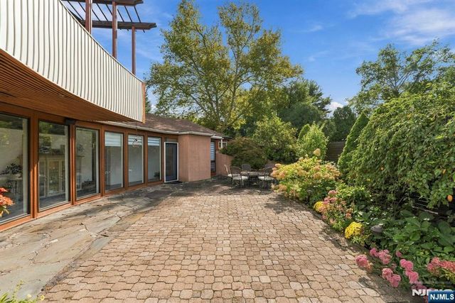387 Spring Valley Road, Paramus, NJ 07652