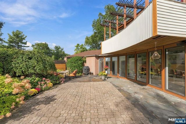 387 Spring Valley Road, Paramus, NJ 07652