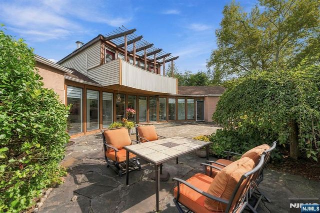 387 Spring Valley Road, Paramus, NJ 07652