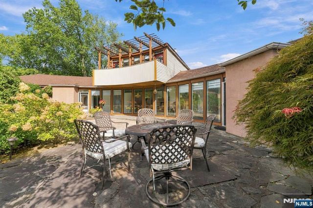 387 Spring Valley Road, Paramus, NJ 07652