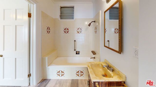 525 N Rexford Drive, Beverly Hills, CA 90210