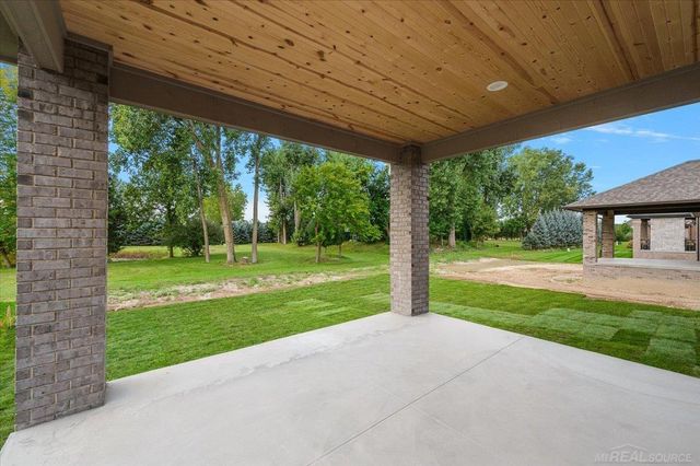 16468 Via Villagio Street, Macomb, MI 48042
