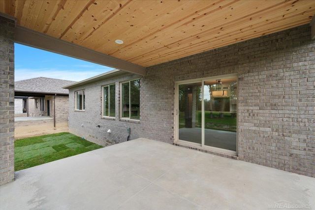 16468 Via Villagio Street, Macomb, MI 48042