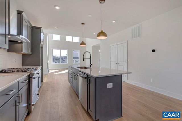 22F WARDELL CREST, Charlottesville, VA 22902