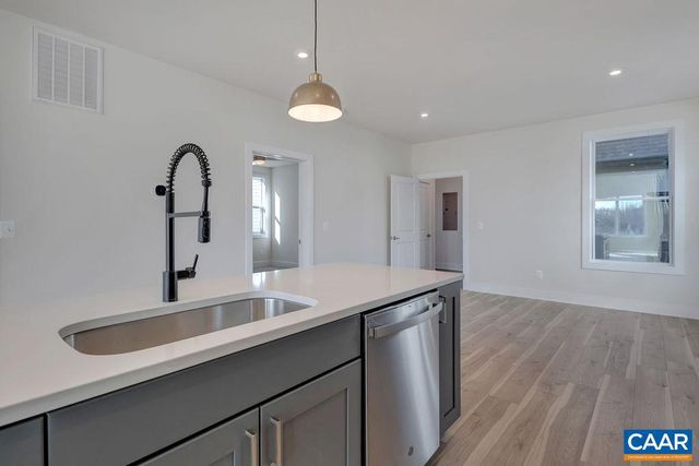 22F WARDELL CREST, Charlottesville, VA 22902