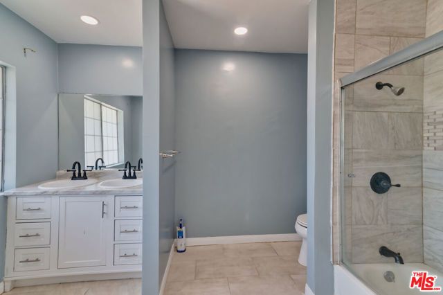 15013 Hartsook Street, Los Angeles, CA 91403