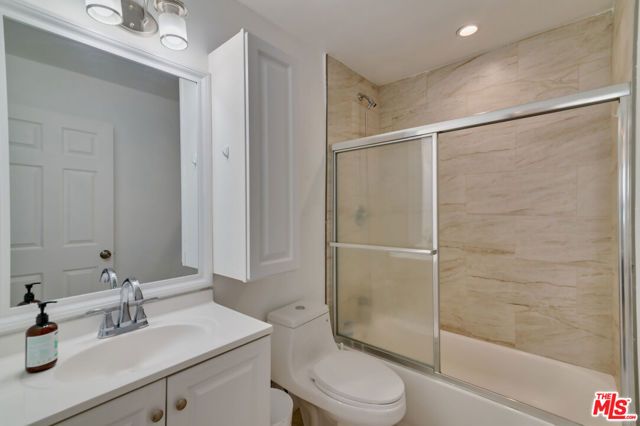 15013 Hartsook Street, Los Angeles, CA 91403