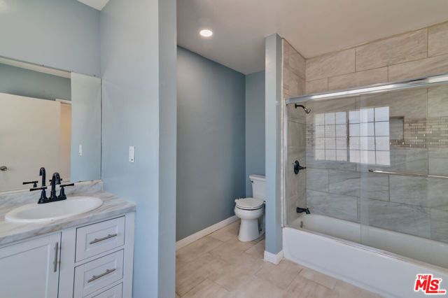 15013 Hartsook Street, Los Angeles, CA 91403