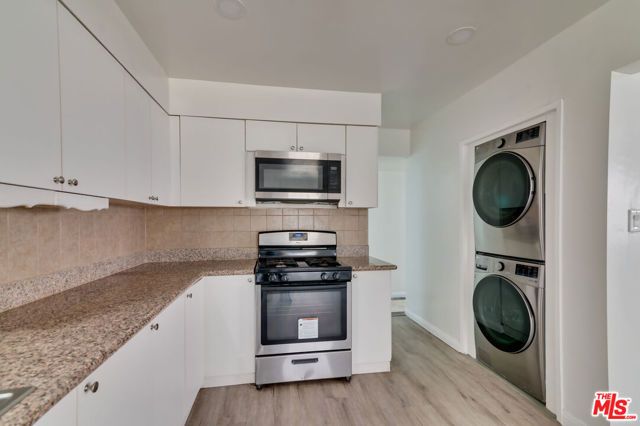 15013 Hartsook Street, Los Angeles, CA 91403