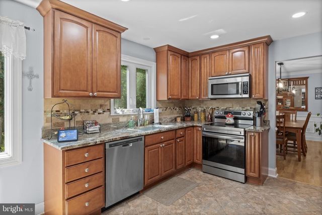1 CORSHAM DR, Medford, NJ 08055