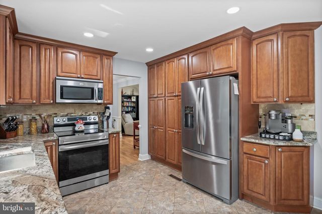 1 CORSHAM DR, Medford, NJ 08055