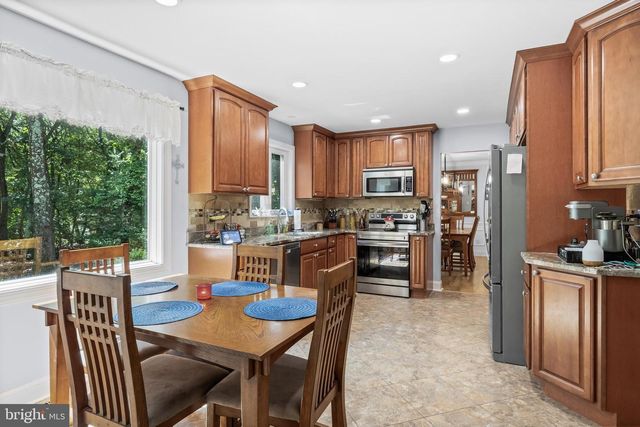 1 CORSHAM DR, Medford, NJ 08055