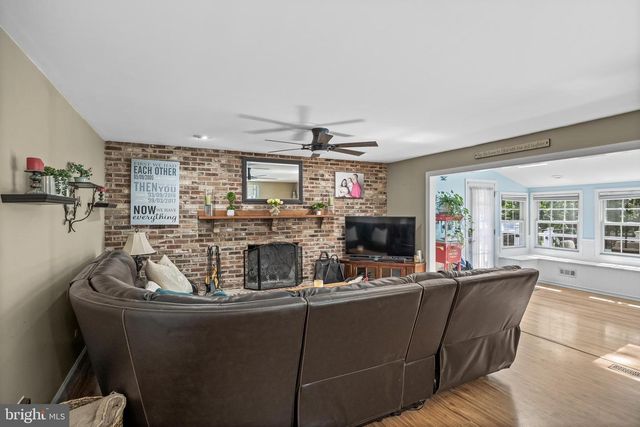 1 CORSHAM DR, Medford, NJ 08055