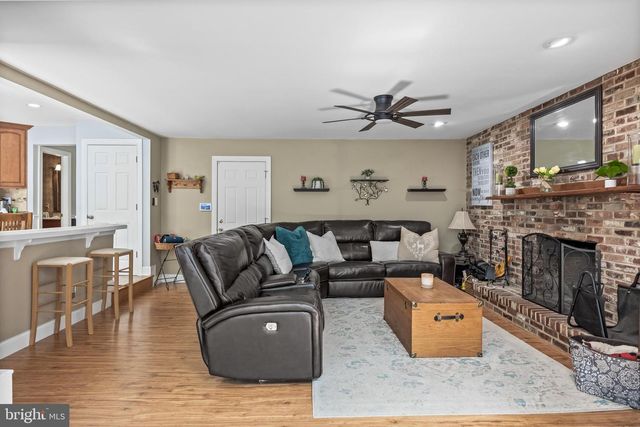 1 CORSHAM DR, Medford, NJ 08055