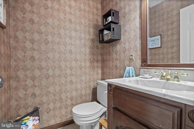 1 CORSHAM DR, Medford, NJ 08055