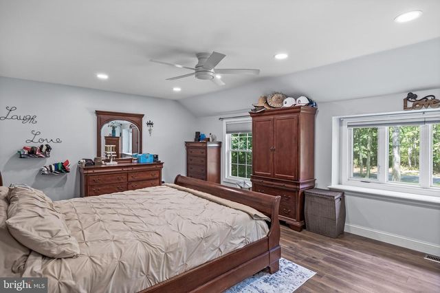 1 CORSHAM DR, Medford, NJ 08055