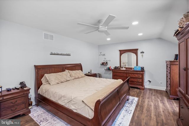 1 CORSHAM DR, Medford, NJ 08055