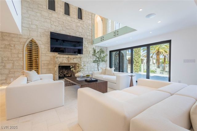 2928 Coast Line Court, Las Vegas, NV 89117