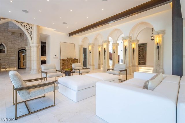 2928 Coast Line Court, Las Vegas, NV 89117