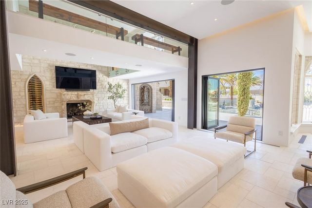 2928 Coast Line Court, Las Vegas, NV 89117