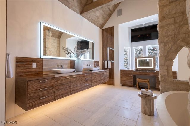 2928 Coast Line Court, Las Vegas, NV 89117