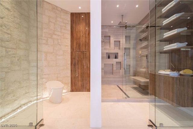 2928 Coast Line Court, Las Vegas, NV 89117